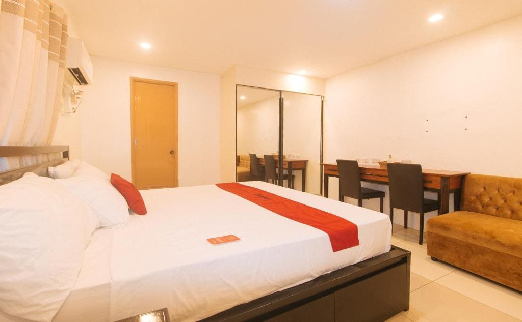 Deluxe Room room - Image 2