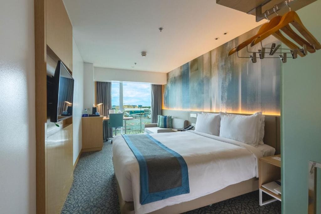 Standard Queen Room - Free Breakfast room - Image 2