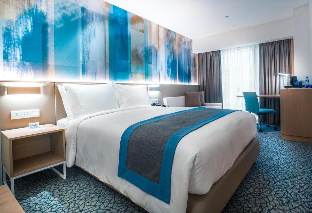 Standard Queen Room - Accessible with Free Breakfast room - Image 1