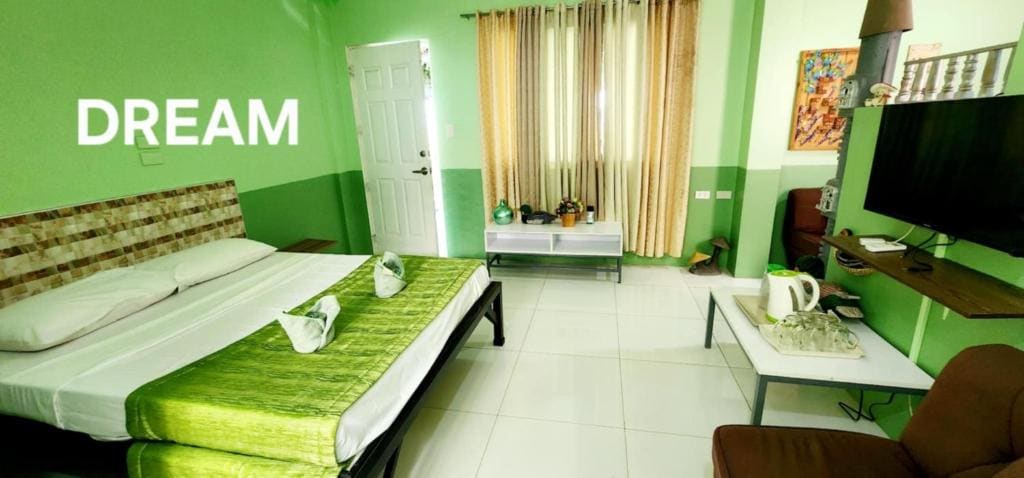 Family Room room - Image 1