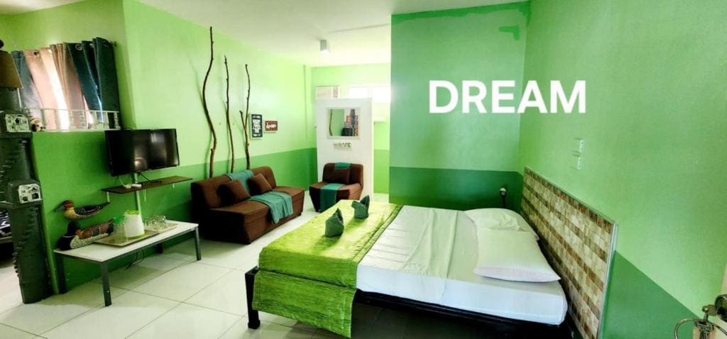 Family Room room - Image 3
