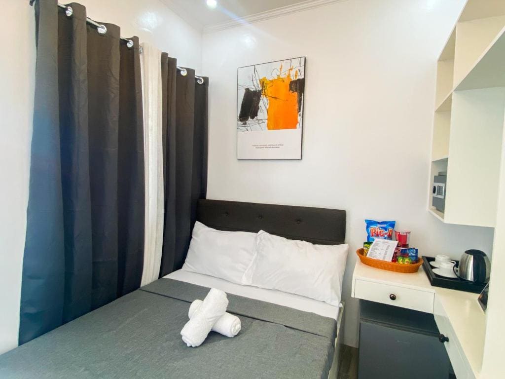 Double Room with Pool View room - Image 2