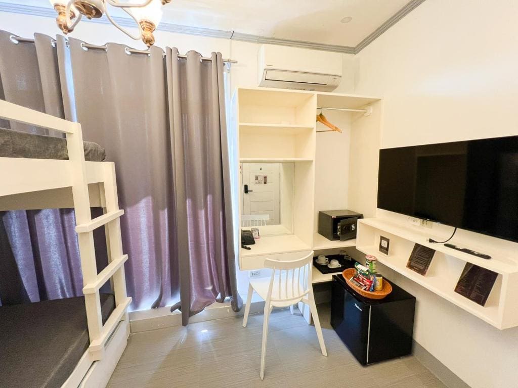 Family Room with Mountain View room - Image 3
