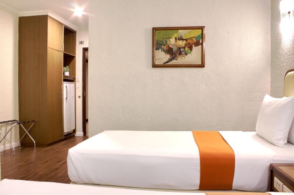 Standard Twin Room room - Image 3