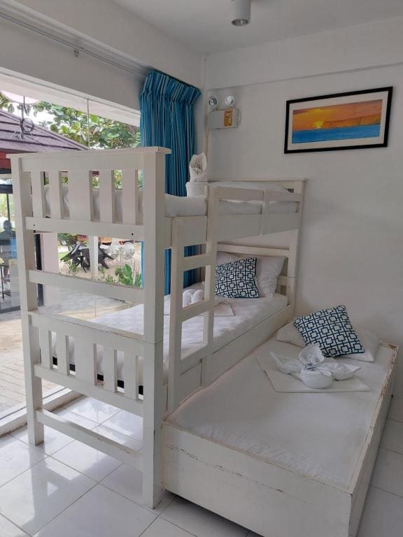 Triple Room with Bathroom room - Image 1