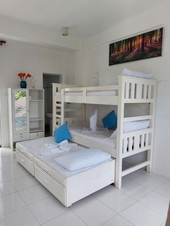 Triple Room with Sea View room - Image 1