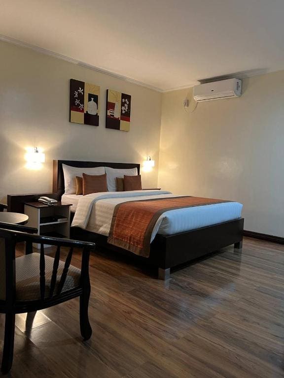 Deluxe Queen Room room - Image 1