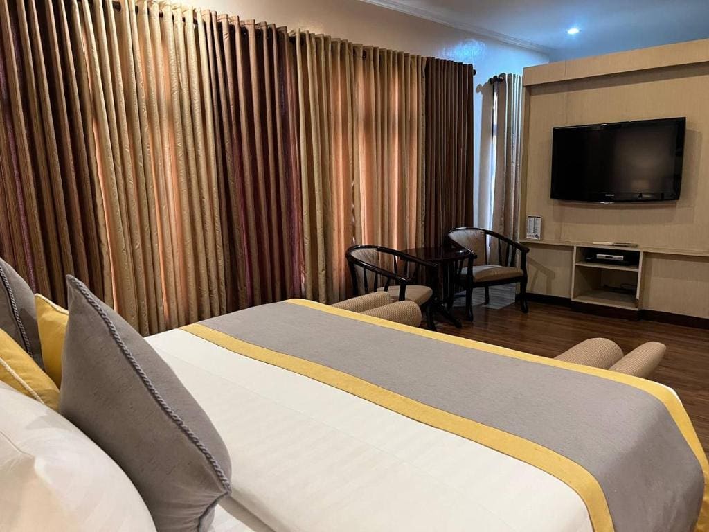 Deluxe Suite room - Image 2