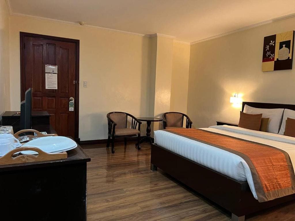 Deluxe Queen Room room - Image 2
