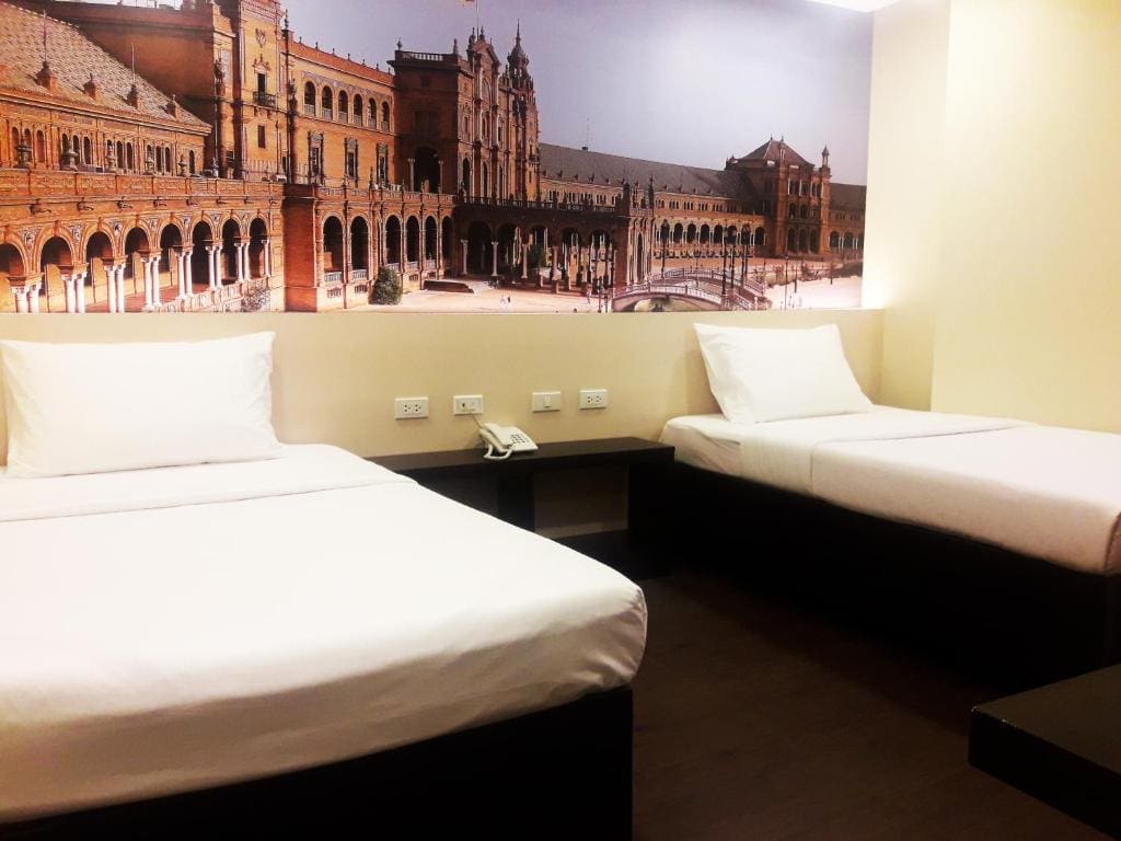 Deluxe Twin Room room - Image 3