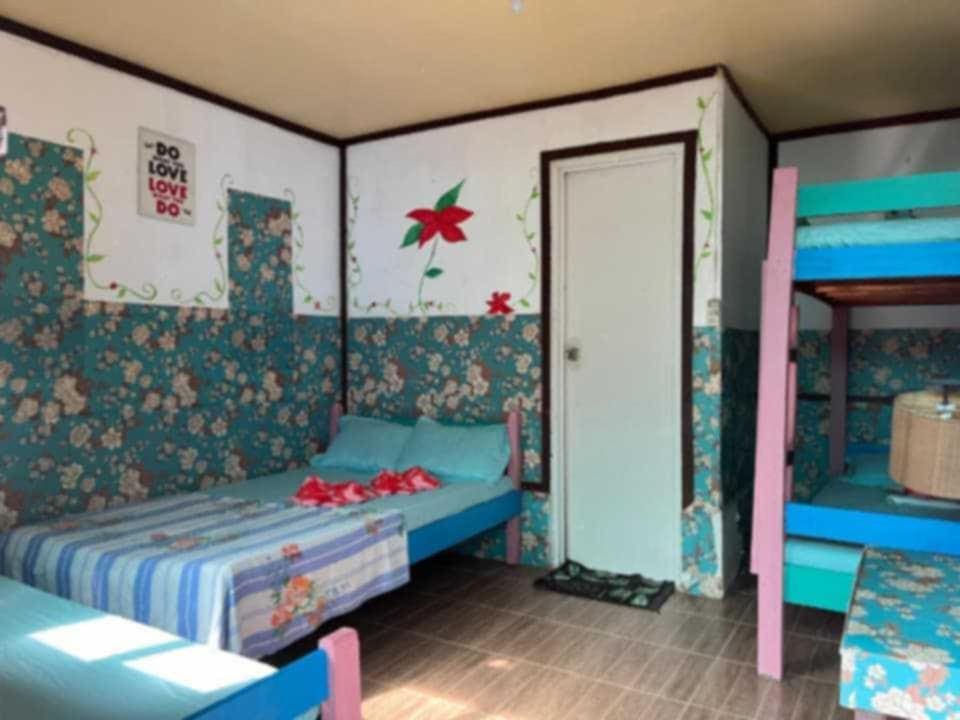 Economy Quadruple Room room - Image 2