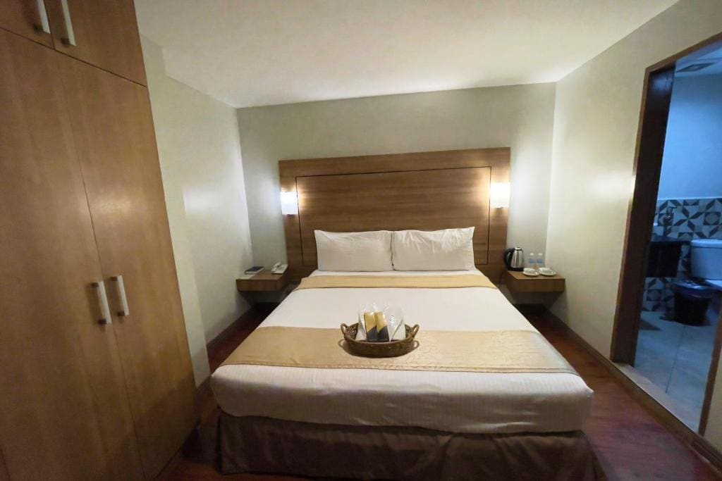 Standard Queen Room room - Image 1