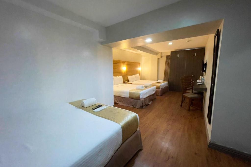 Superior Family Room room - Image 1
