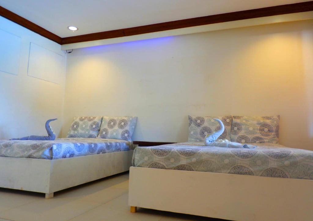 Family Room with Side Sea View room - Image 2