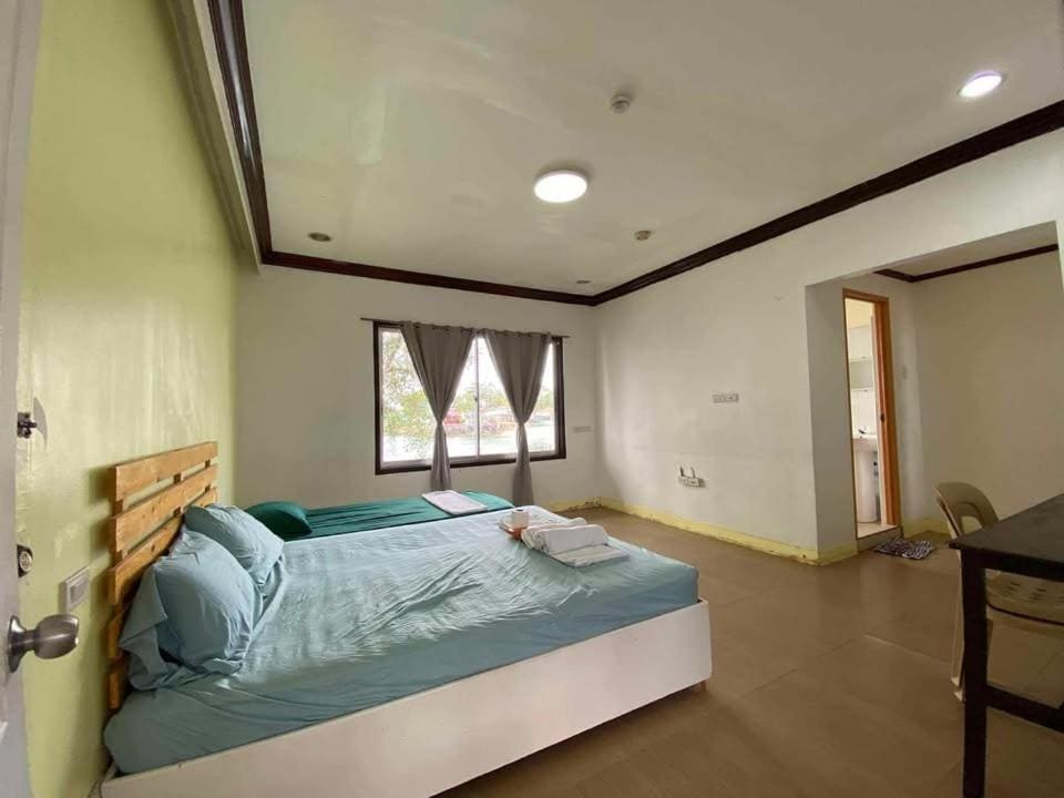 Family Room with Side Sea View room - Image 3