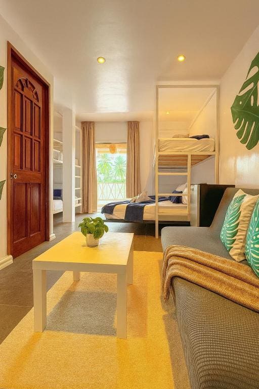 Deluxe Family Suite room - Image 1
