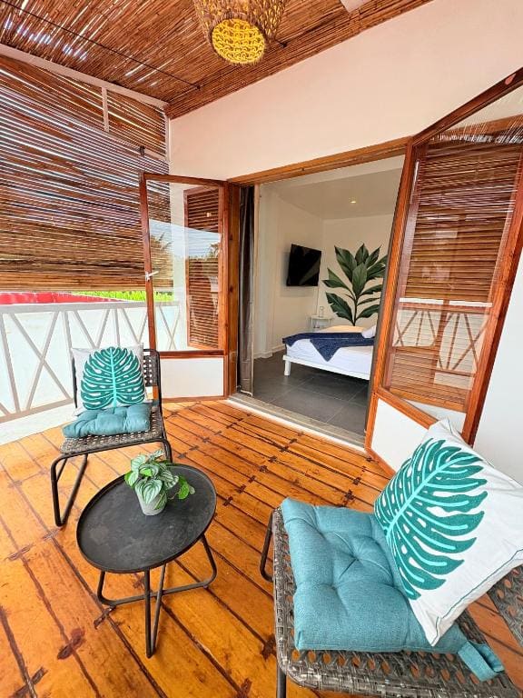 Deluxe Family Suite room - Image 3