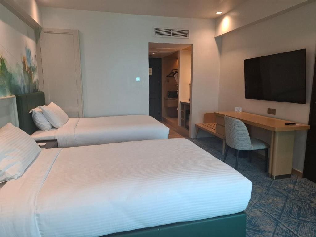 Premium Deluxe Twin room - Image 3
