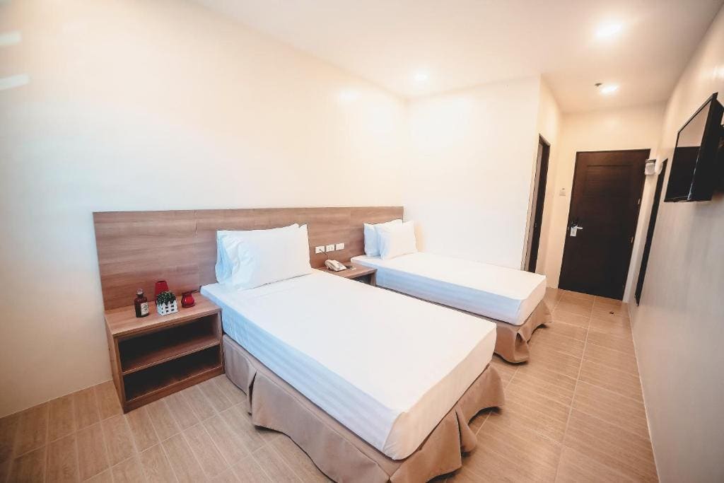 Superior Twin Room room - Image 2