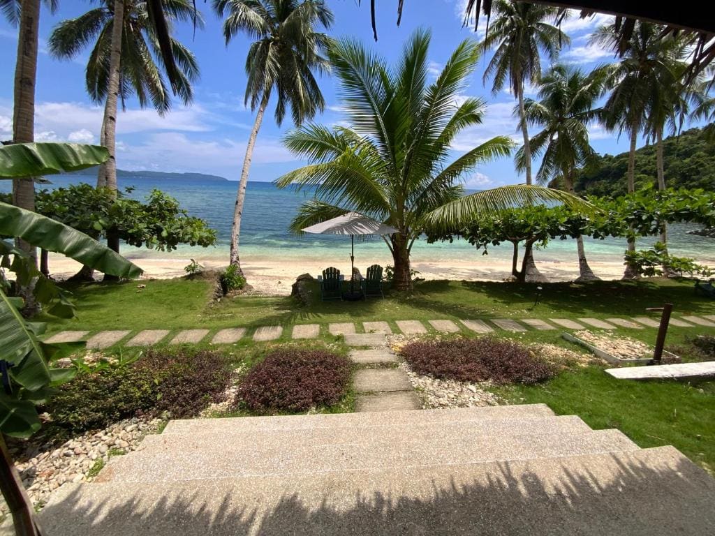 Bungalow - Beach Front room - Image 3