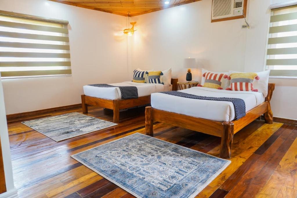 Small Family Room room - Image 3