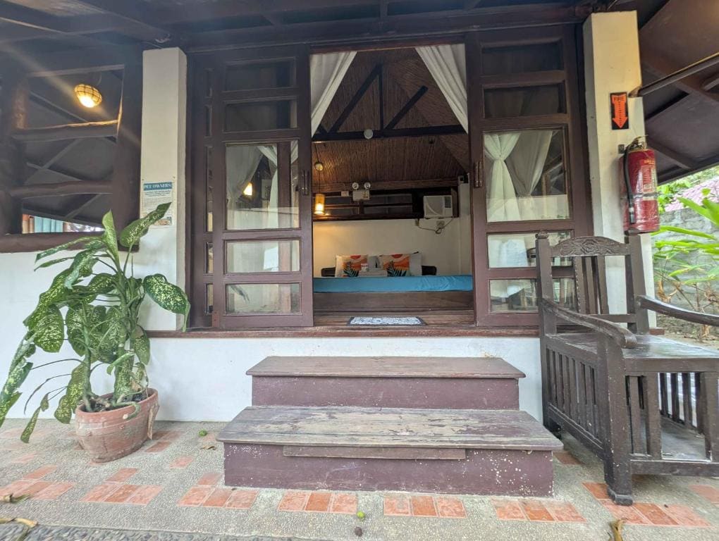 One-Bedroom Bungalow room - Image 2
