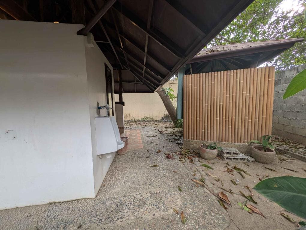 One-Bedroom Bungalow room - Image 1