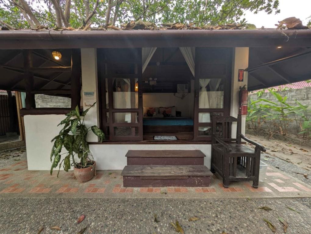 One-Bedroom Bungalow room - Image 3