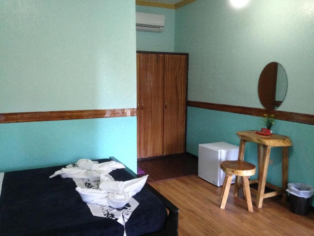 Family Room with Balcony room - Image 2