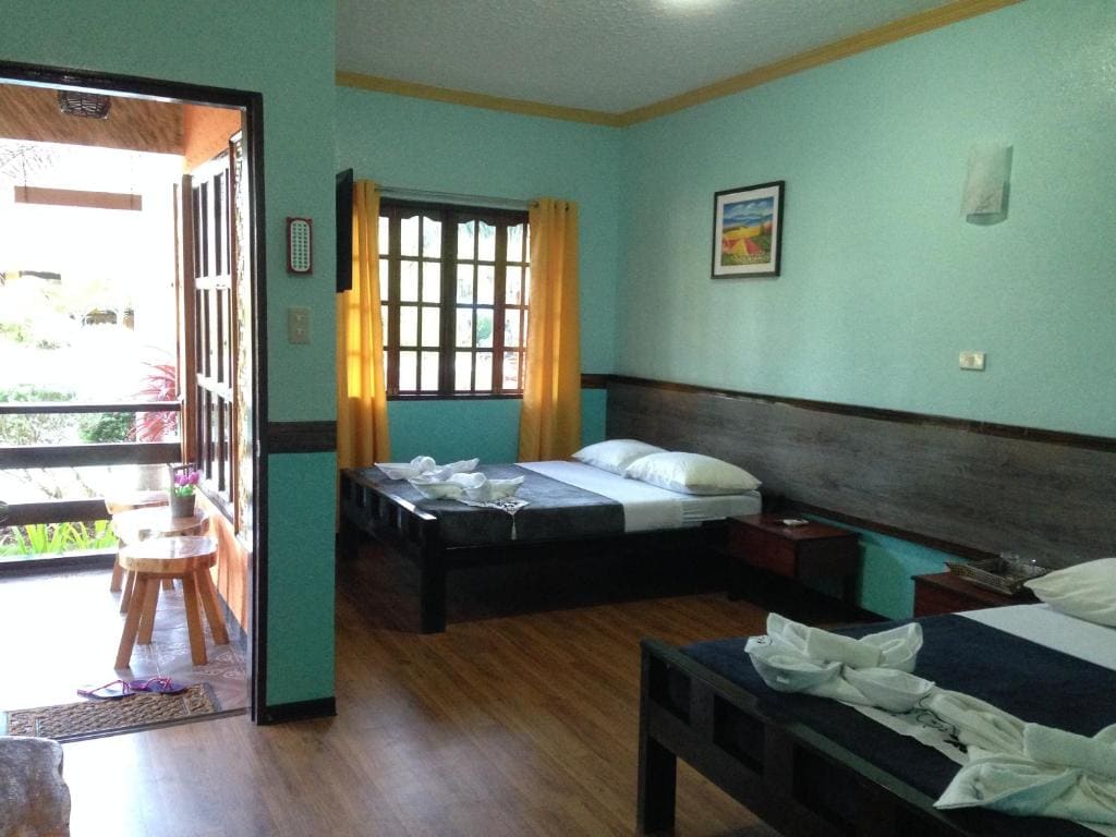Family Room with Balcony room - Image 3