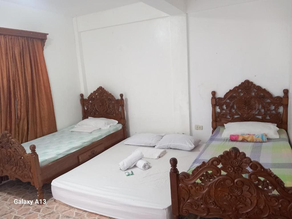 Deluxe Family Room room - Image 1