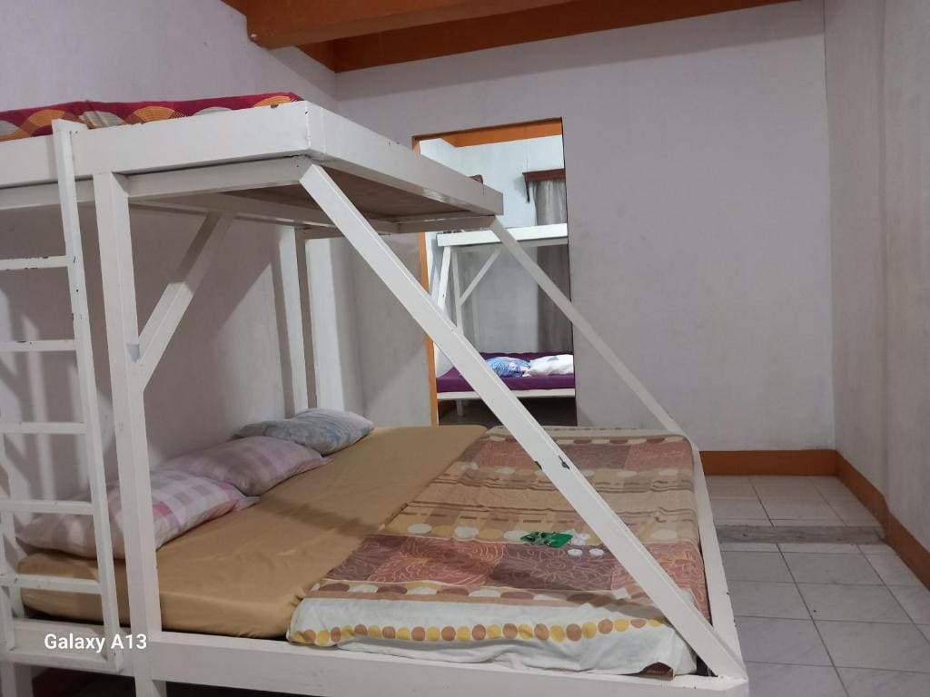 Standard Family Room room - Image 2