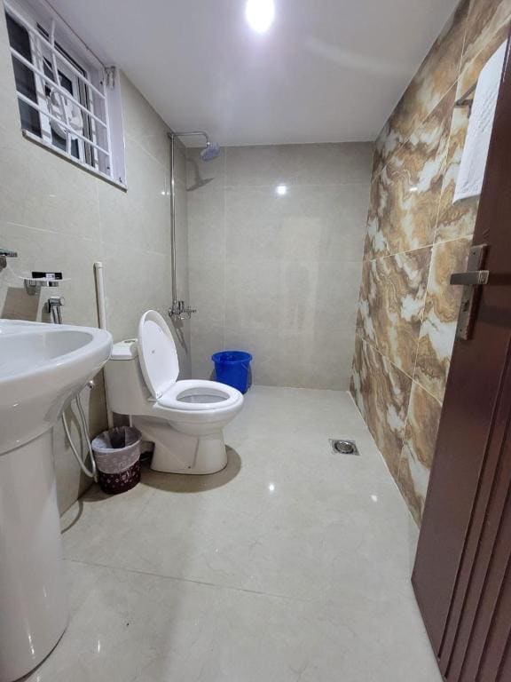 Standard Twin Room room - Image 3