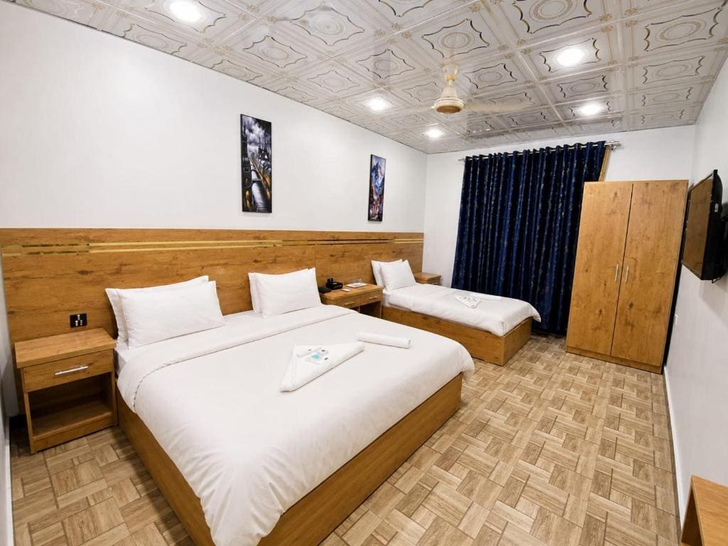 Superior Triple Room room - Image 3