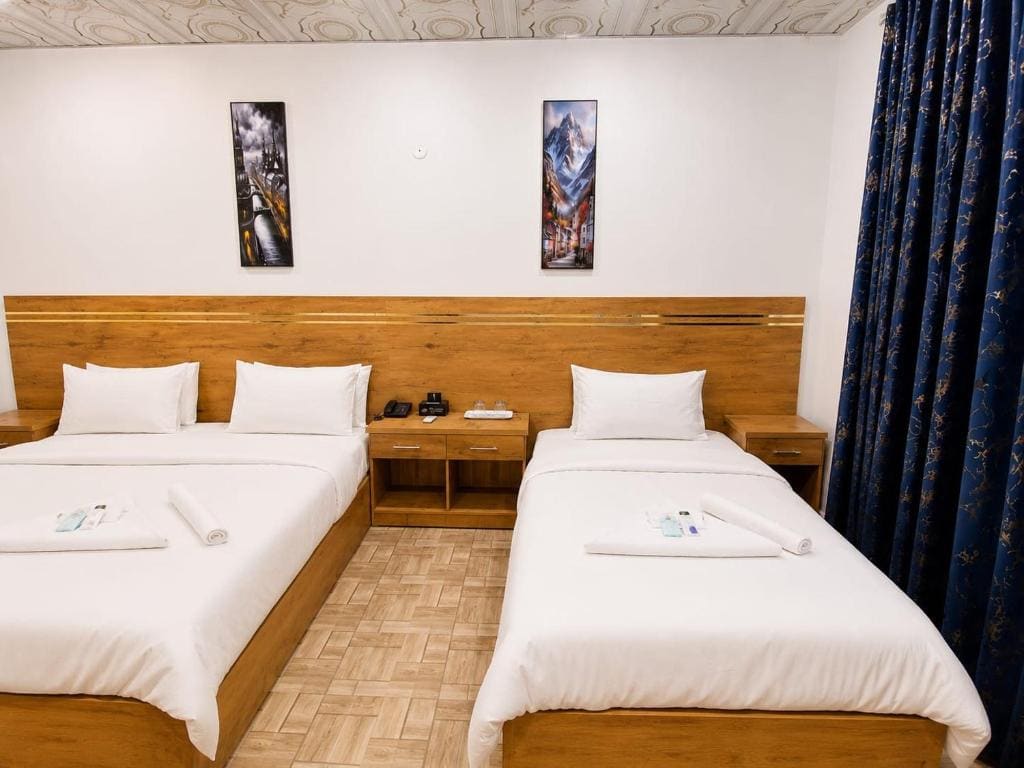 Superior Triple Room room - Image 1