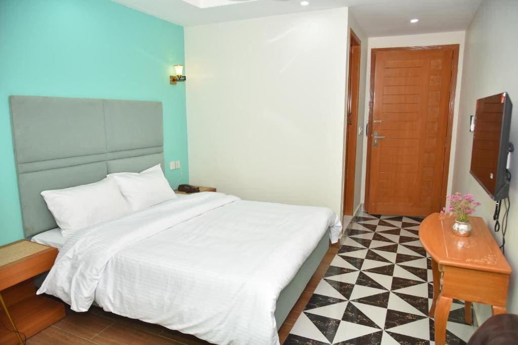 Two-Bedroom House room - Image 2