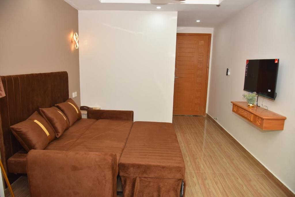 Two-Bedroom House room - Image 3