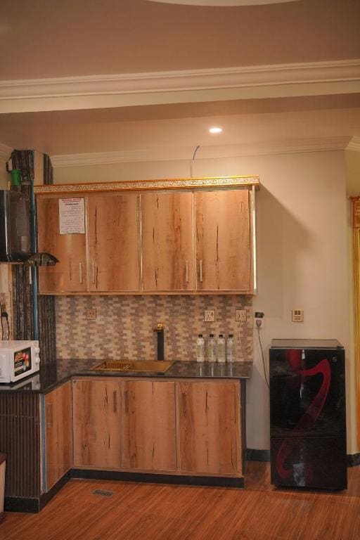Three-Bedroom Apartment with Balcony room - Image 2