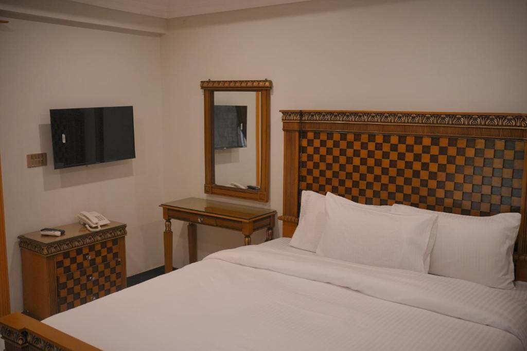 Two-Bedroom Deluxe Apartment room - Image 1