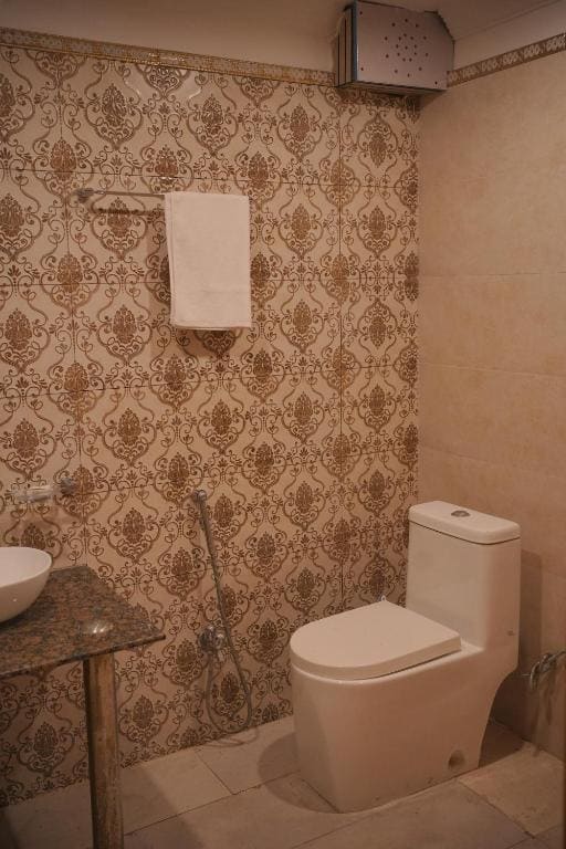 Two-Bedroom Deluxe Apartment room - Image 3