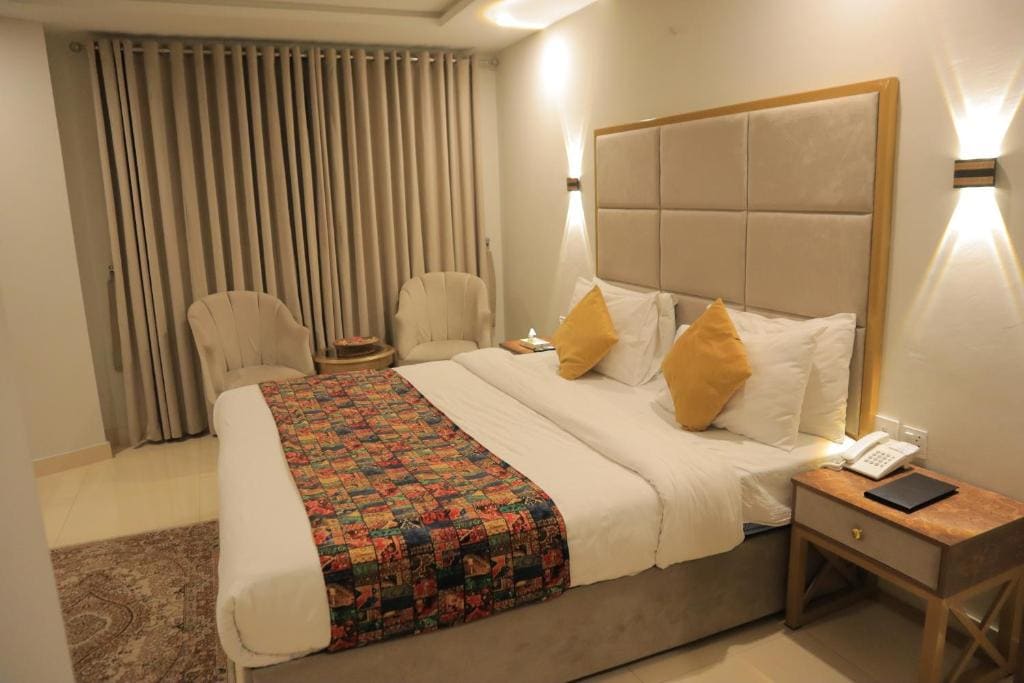 Deluxe King Room room - Image 1