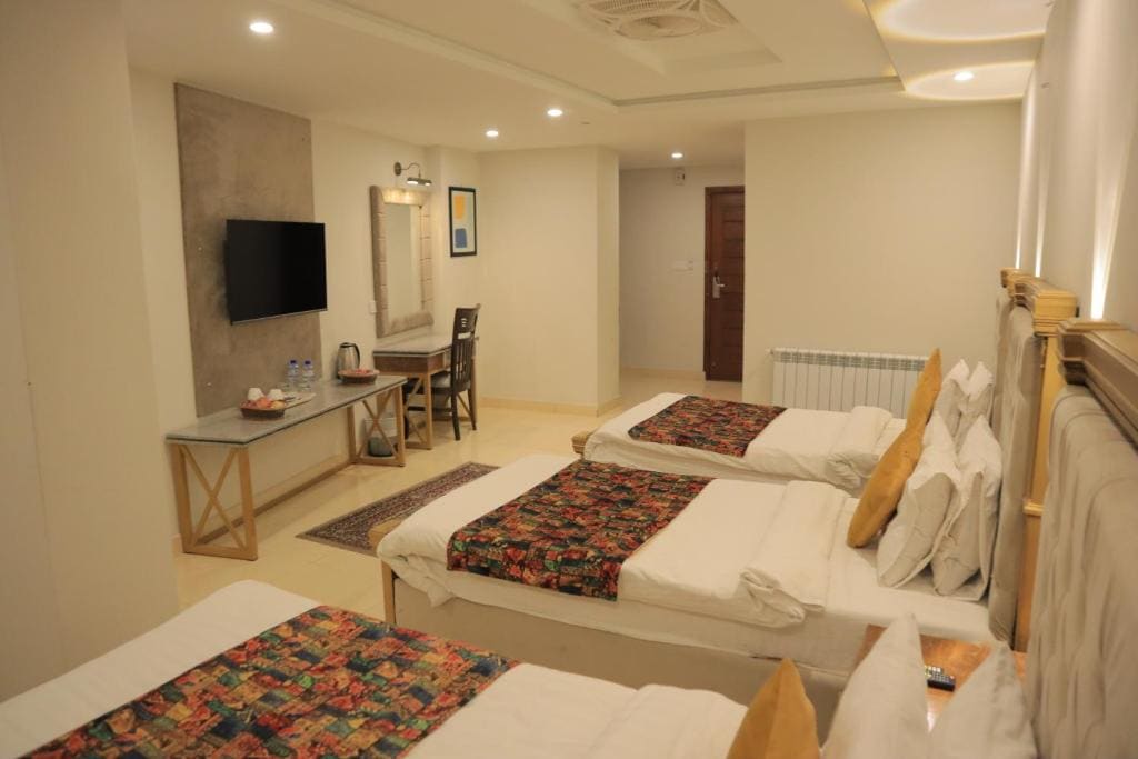 Deluxe Triple Room room - Image 1