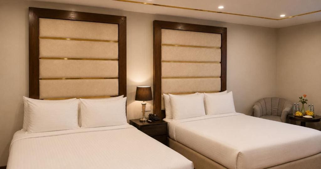 Deluxe Family Room room - Image 2