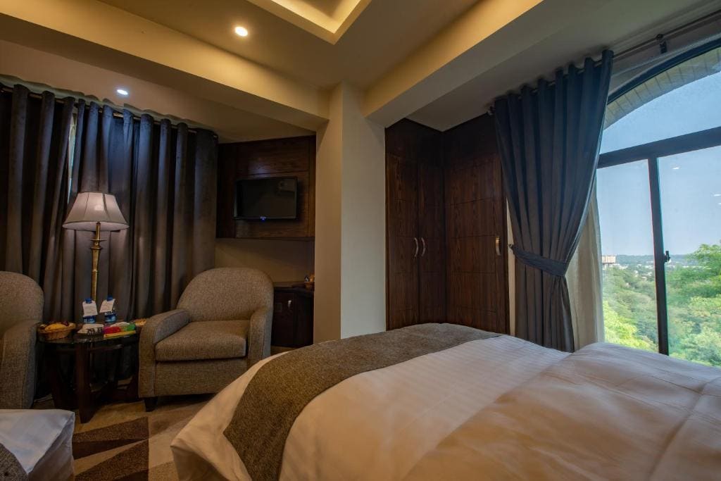 Standard Twin Room room - Image 3