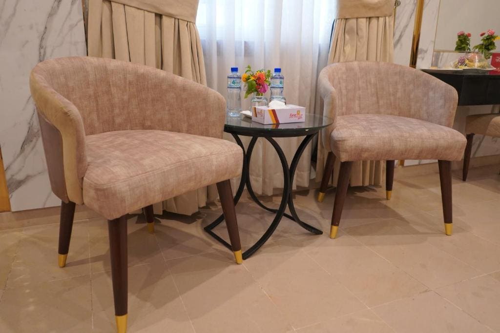 Deluxe Family Room room - Image 2