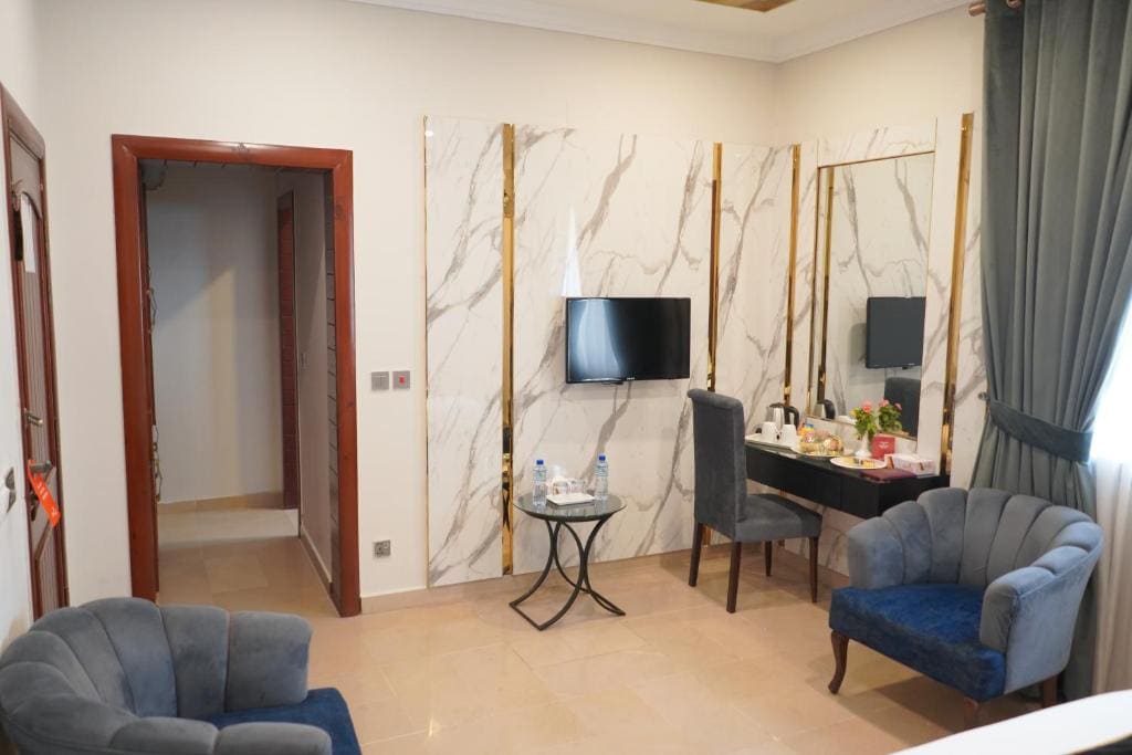 Deluxe King Room room - Image 3