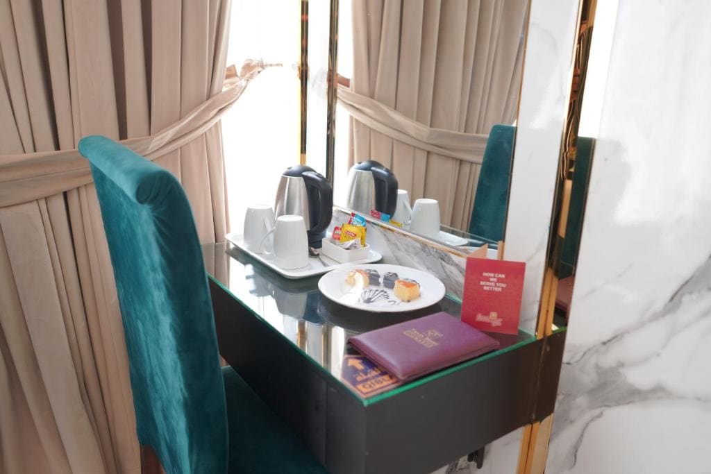 Executive King Room - Non-Smoking room - Image 3