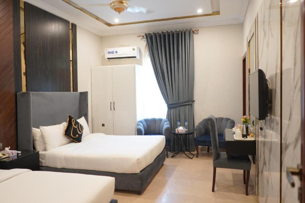 Family Room room - Image 1