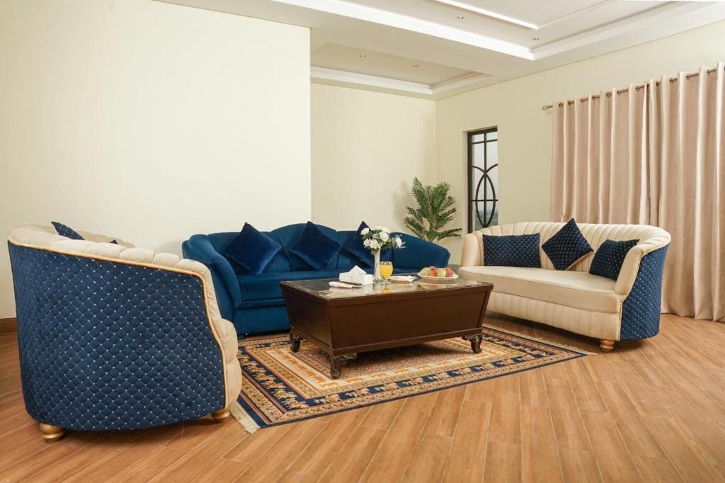 Deluxe Suite room - Image 3