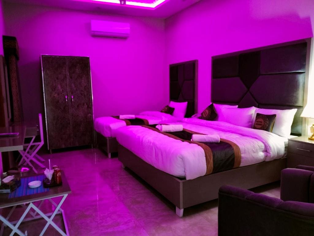 Deluxe Family Room room - Image 3